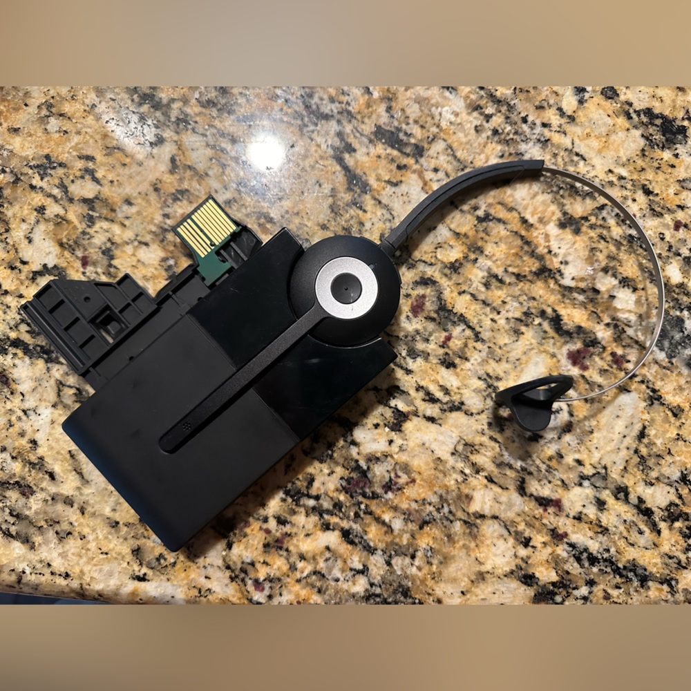 Mitel wireless DECT headset for Mitel voice 6930 and 6940 phones